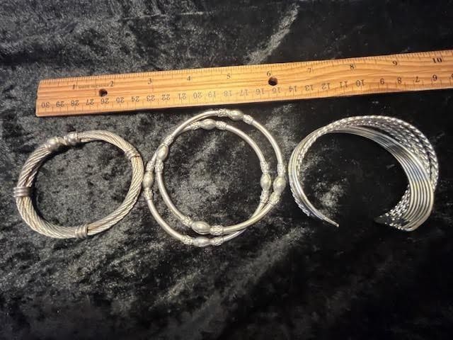 Lot of 4 Vintage Silver Tone Fashion Bracelets: 2 same and 2 different styles