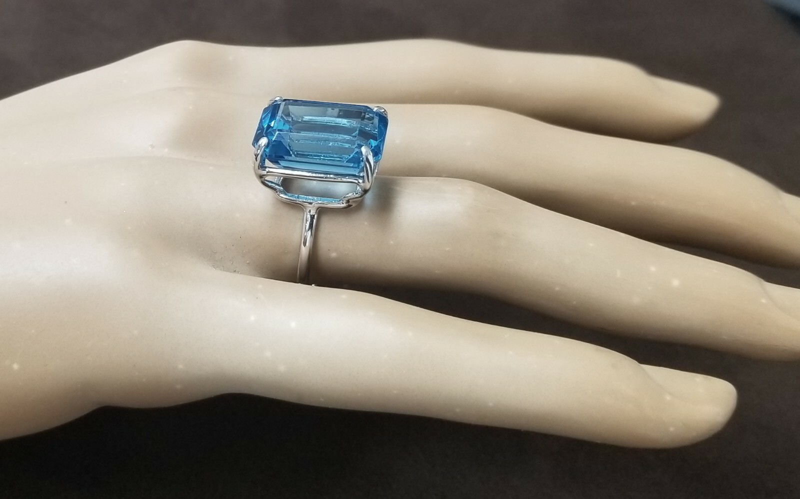 Vintage 14K White Gold Engagement Ring 14.57CT. Blue Topaz Rectangular Shape