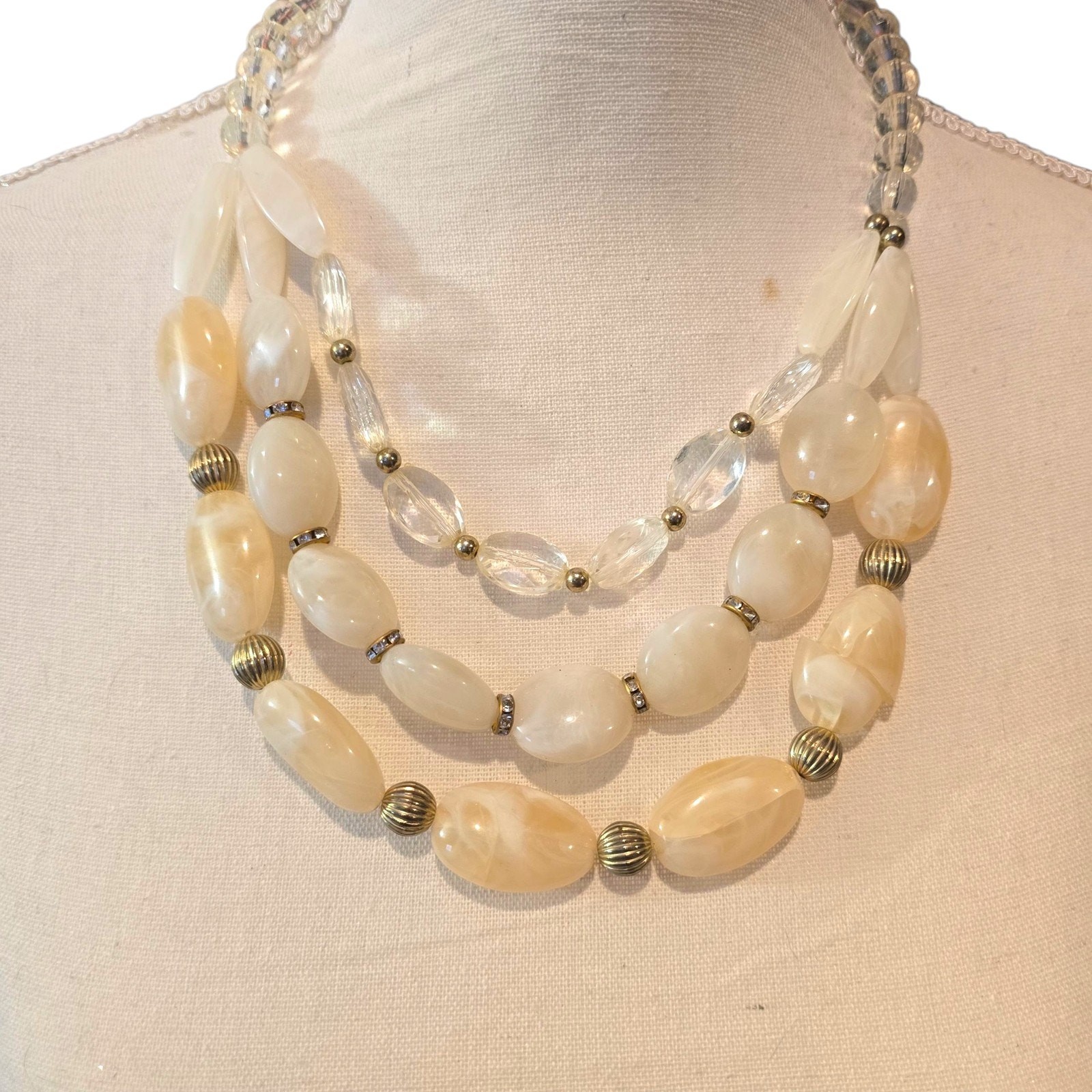 Vintage Necklace Chunky Cream Acrylic Oval Beads Silver Tone Spacers 21″ SKU2275