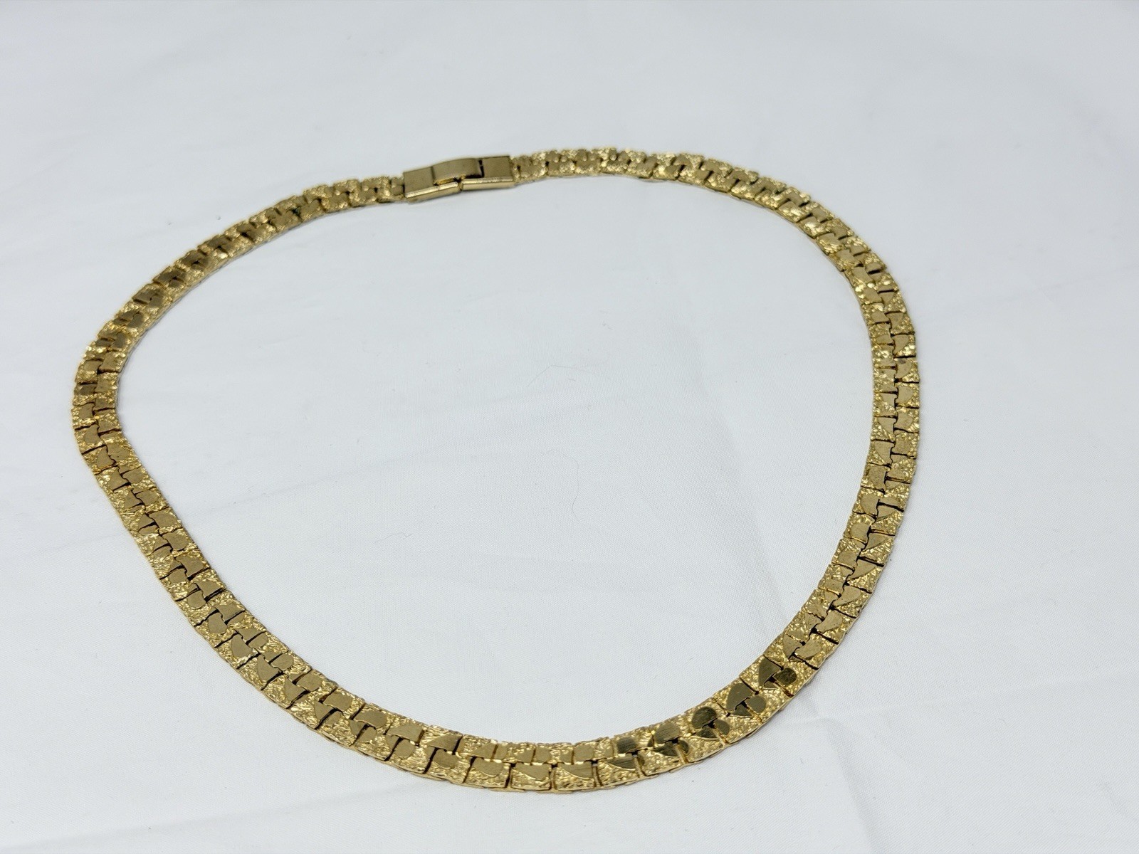Beautiful Vintage Gold tone Heart Textured 8mm wide Flat Chain 17.5″ Necklace