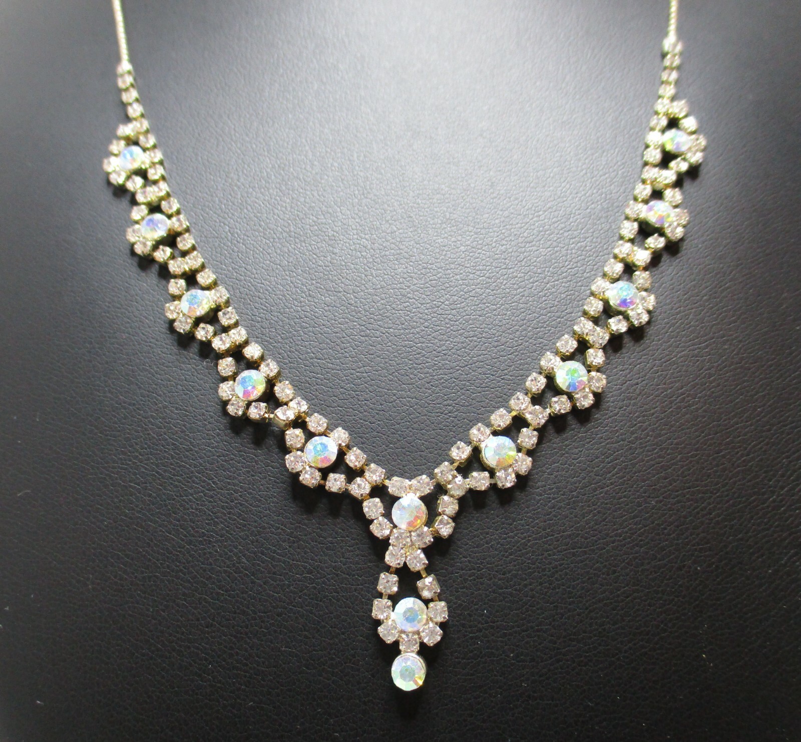 VINTAGE SIGNED CLAIRE’S DIAMANTE & PASTEL AB GLASS CRYSTAL RHINESTONES NECKLACE