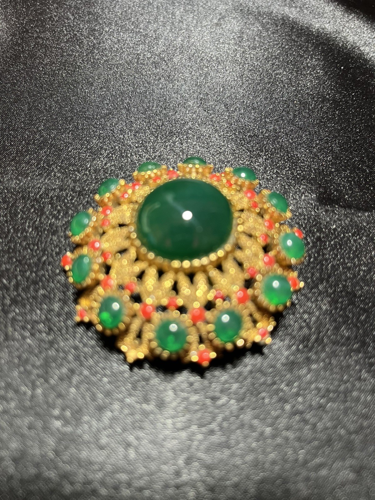 Vintage Signed SPHINX Gripoix Cabochon Peking Glass Brooch