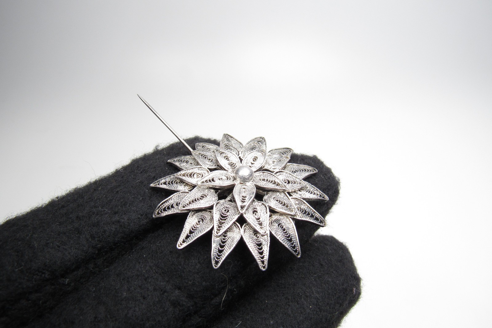 935 Argentium Silver Antique Filigree Flower Motif Brooch Pin about 1 – 3/4″