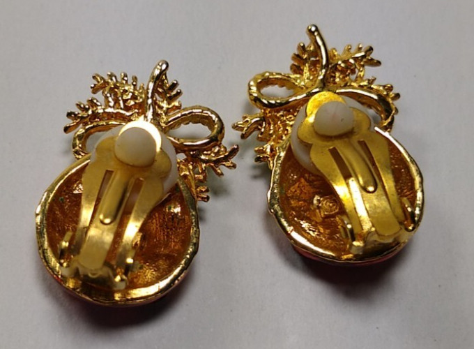 Vtg Christmas Earrings ornaments Gold Green Red Enamel Clip On colorful glass