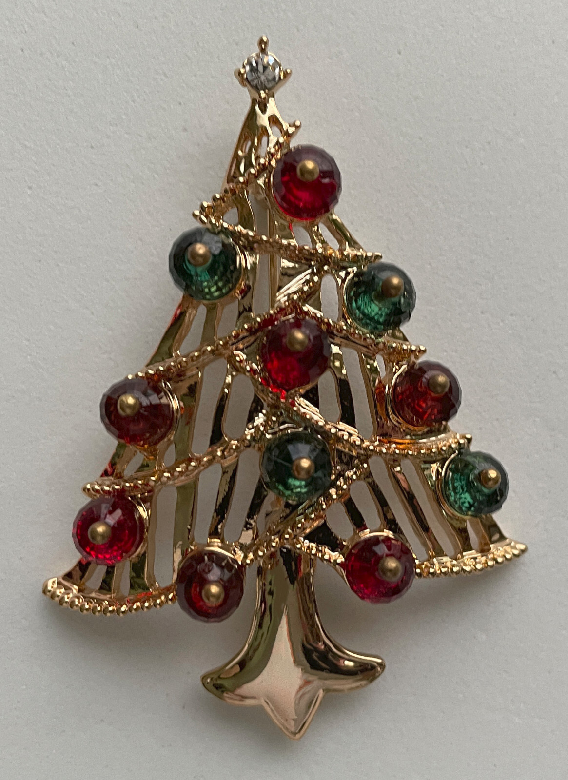VINTAGE TRIFARI CHRISTMAS TREE PIN BROOCH GOLD GREEN RED BEADS BOOK PIECE HTF 38