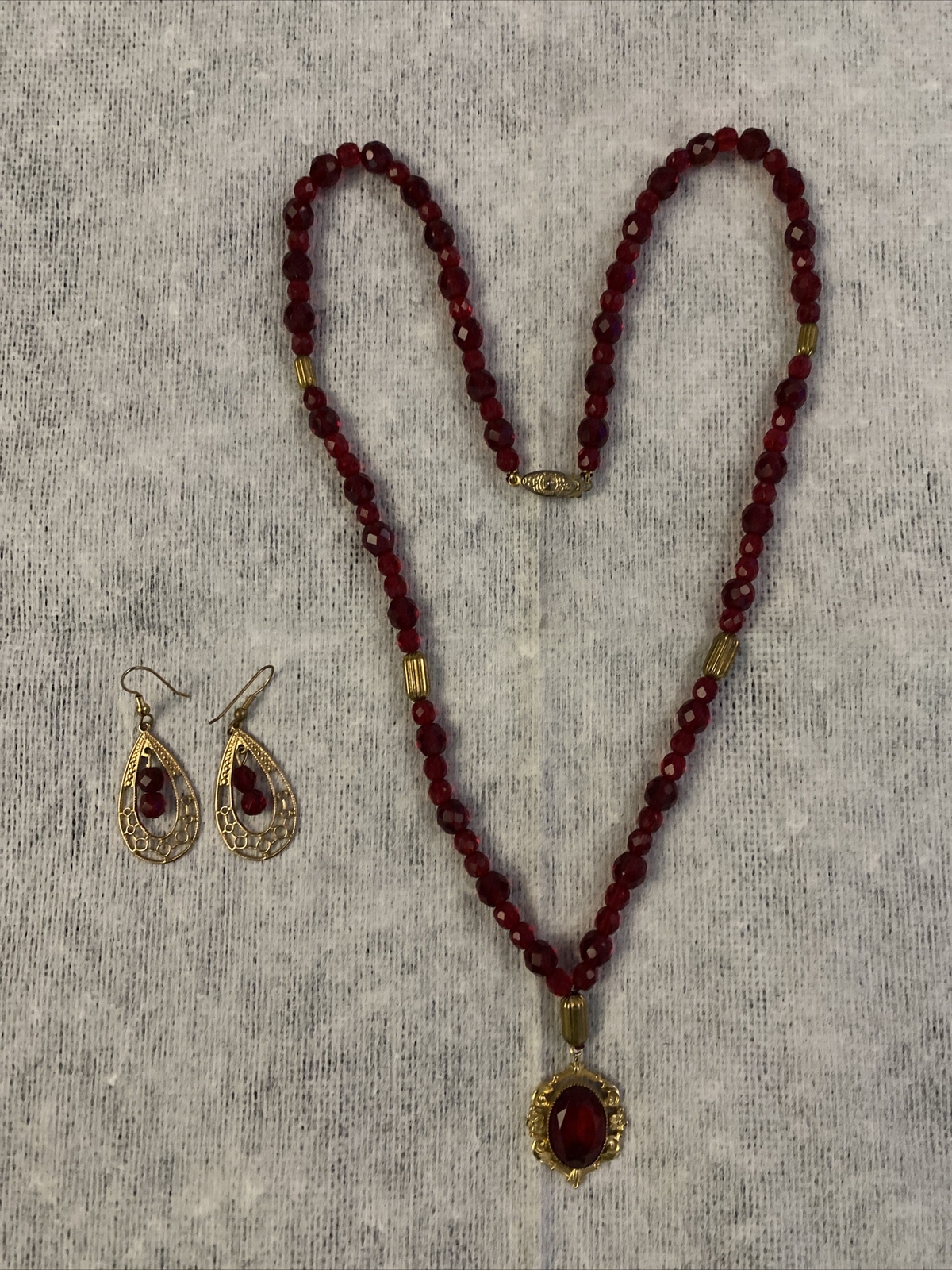 Vtg Red Crystal Gold Accents 2pc Set