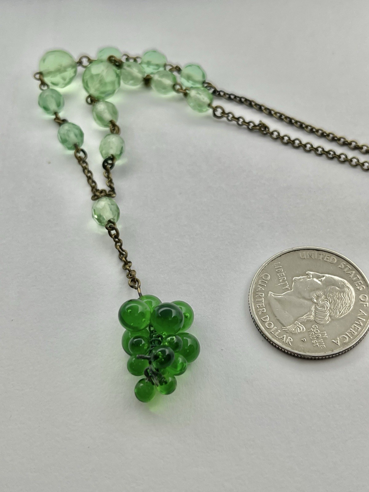 Vintage Green Art Glass Beads Goldtone Chain Cascading Grapes Pendant Necklace