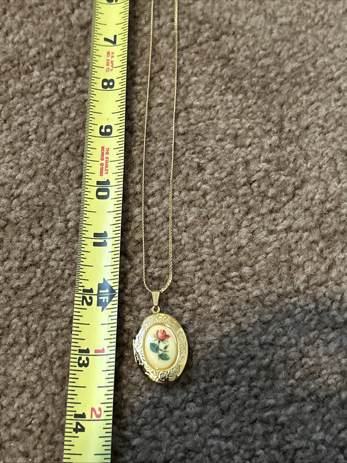 OVAL FLORAL 24″ CHAIN GOLD TONE PENDANT /Locket NECKLACE