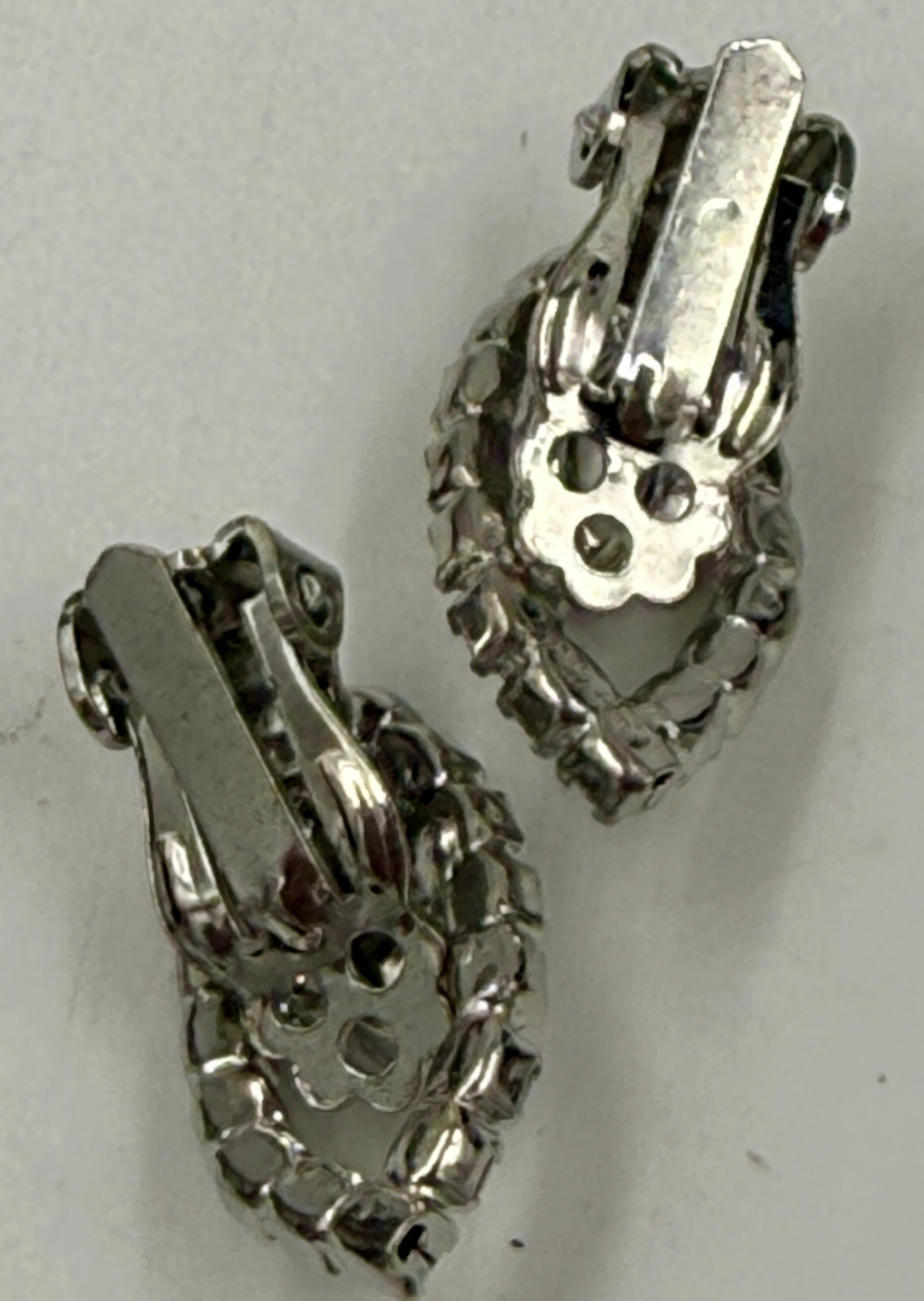 Vintage Elegant Rhinestone Teardrop Shaped Clip Earrings and Brooch – Unmarked