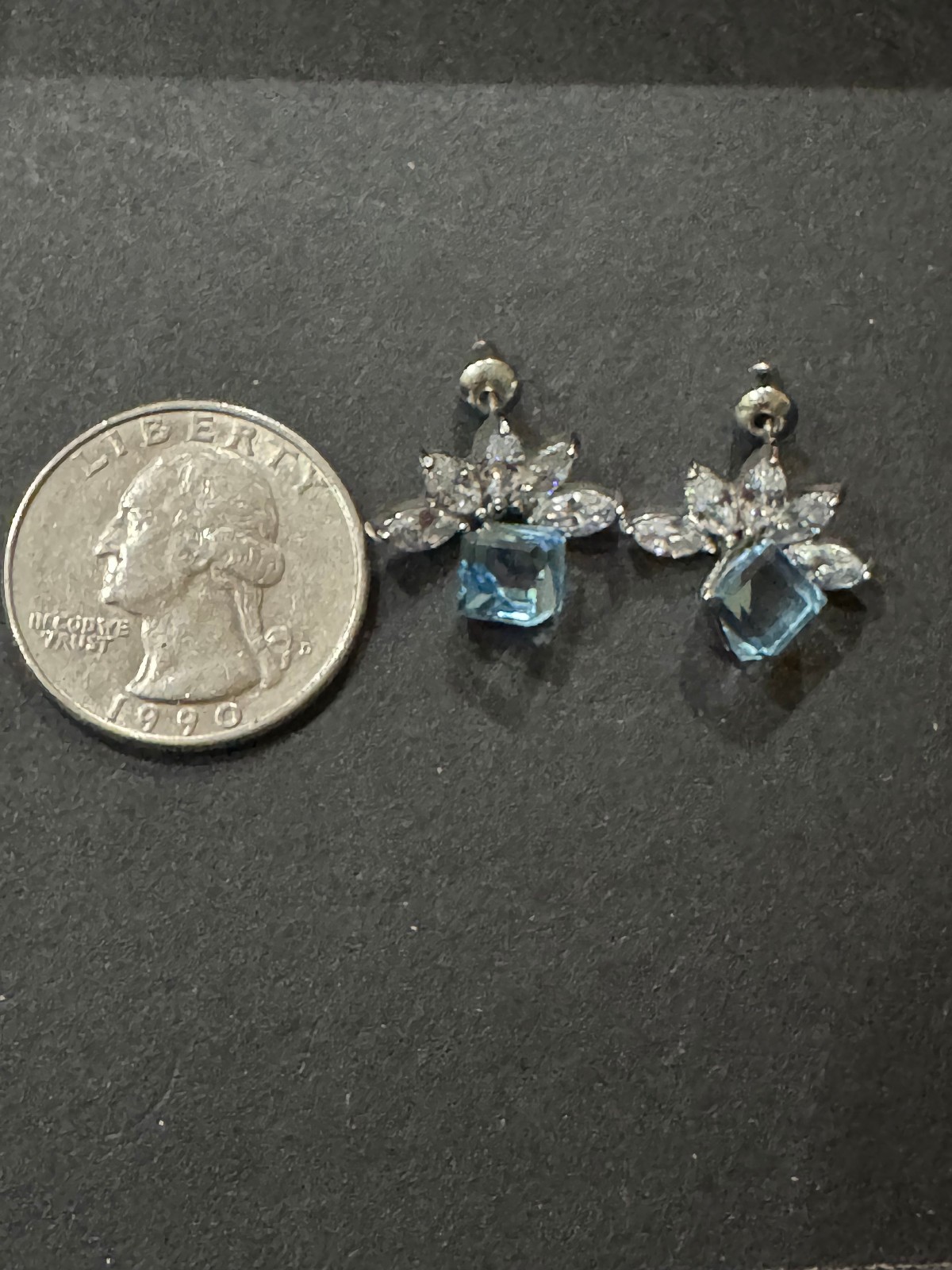 Beautiful Vintage Aquamarine Center CZ Cubic Zirconia Silver Tone Stud Earrings