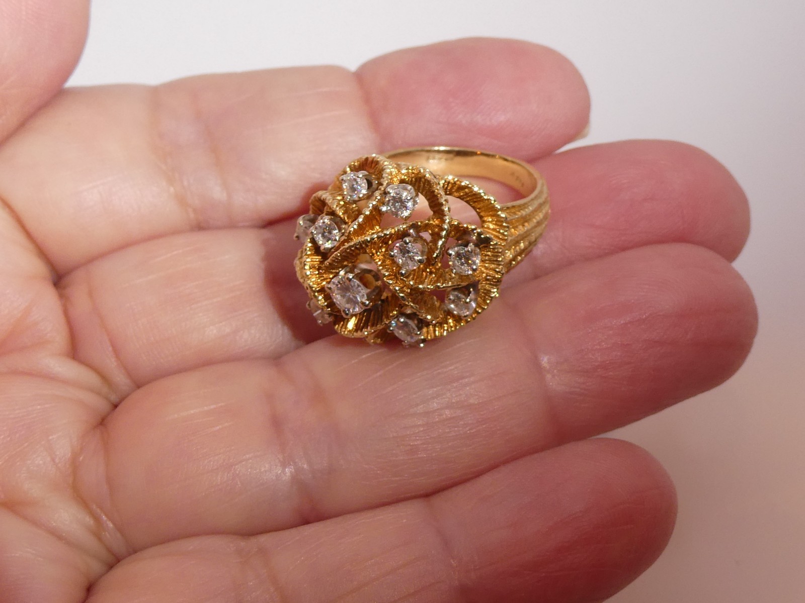 Vintage Estate 18K Gold LEON Ring Textured Ribbon Dome Bombe Diamond 11g 1cttw