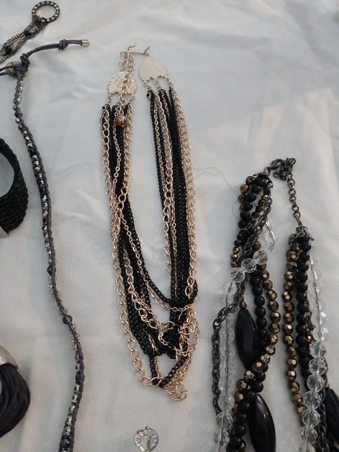 21 Pc jewelry lot Womens Fashion Necklaces Rings Bracelets Earrings Brooches