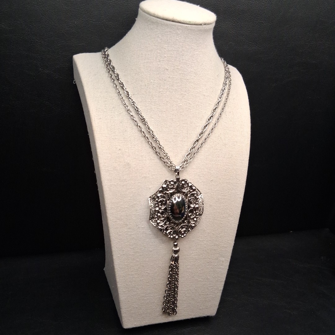 Vintage Double Chain Necklace Filigree Tassel Pendent Hamatite. 17.404