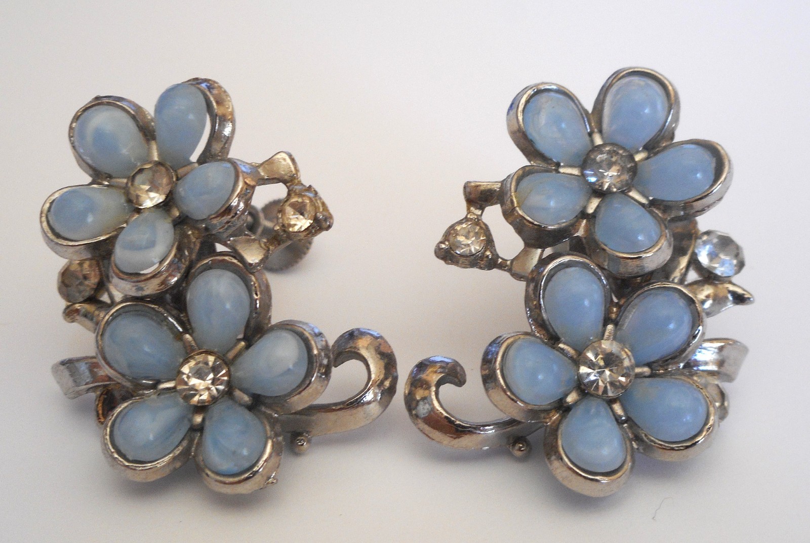 Coro Earrings . Vintage Screw Post . Blue with White Metal Setting