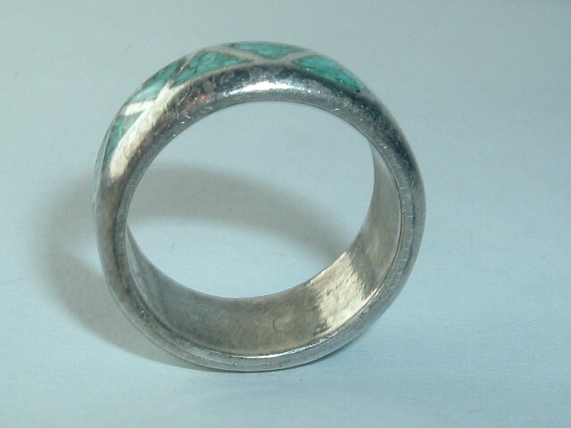 VINTAGE CORAL CHIP INLAY RING BAND SIZE 8