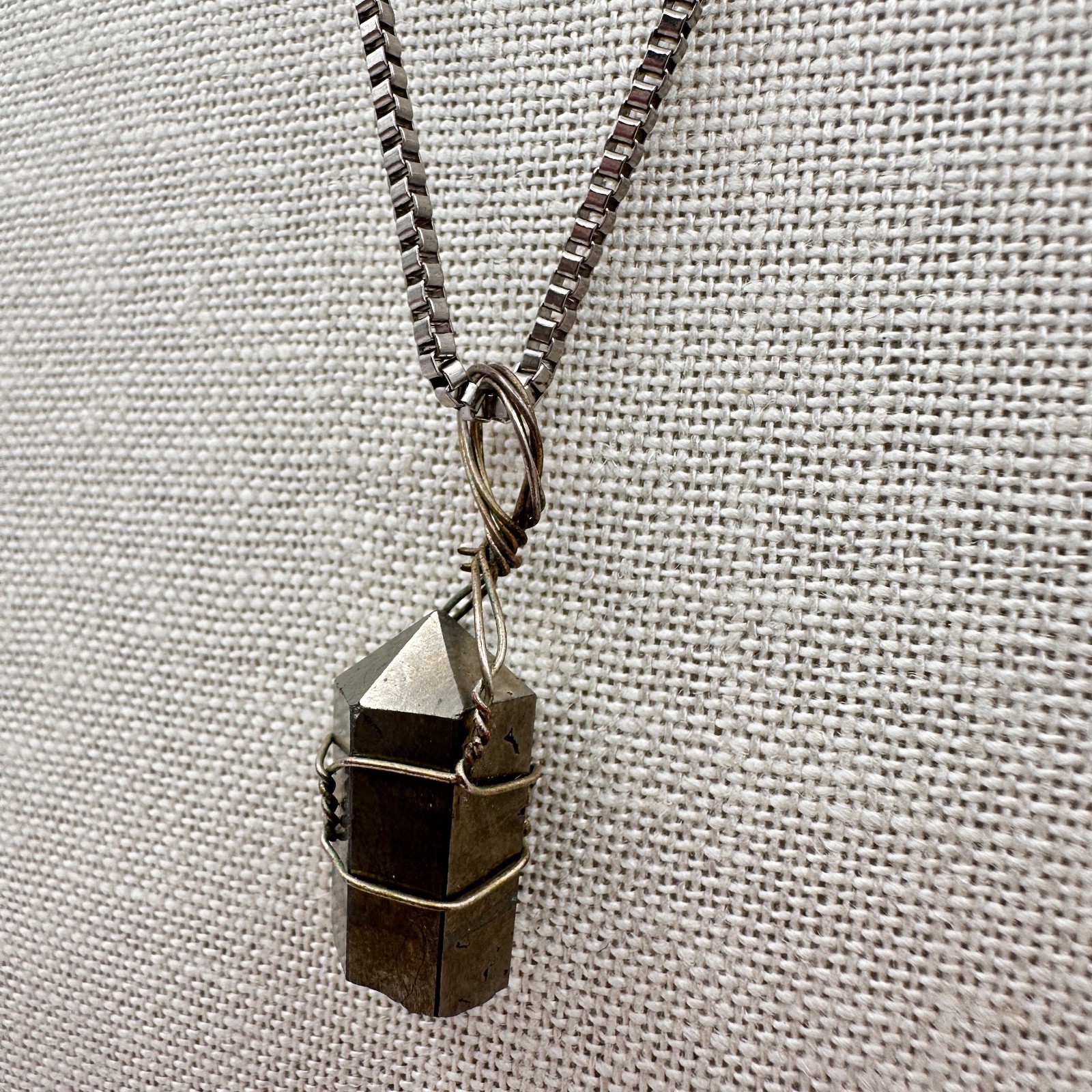 Vintage 90s Wire Wrapped Pyrite Point Pendant Necklace Women’s Classic Jewelry