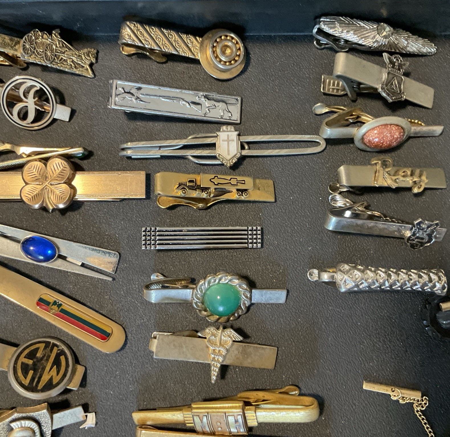 VINTAGE 87 PC MEN’S JEWELRY LOT CUFFLINKS TIE BARS CHAINS, TACS & SETS FREE SHIP
