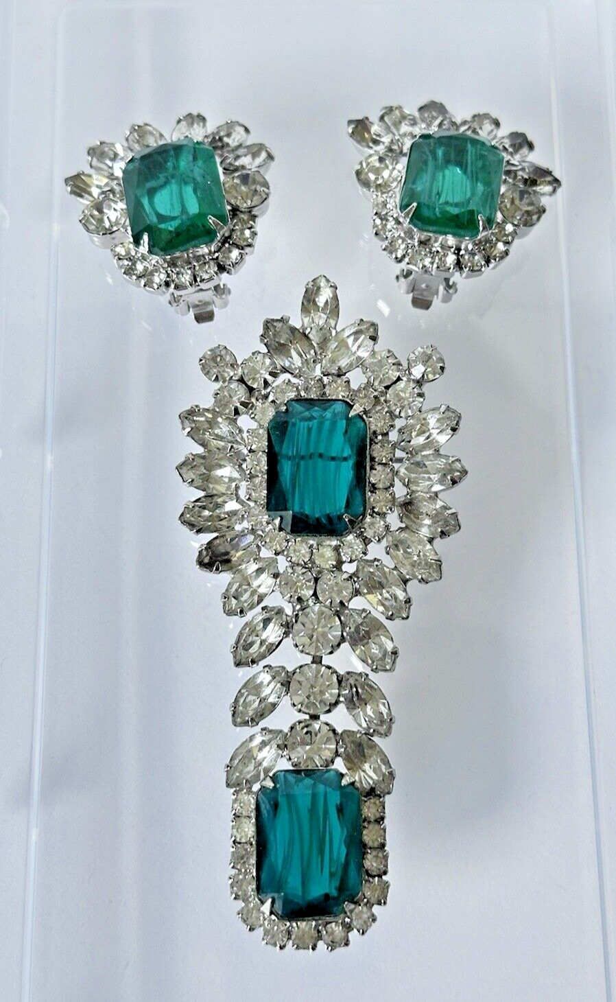 Vintage Juliana Silver Tone Flawed Emerald Crystal Rhinestone Brooch & Earrings