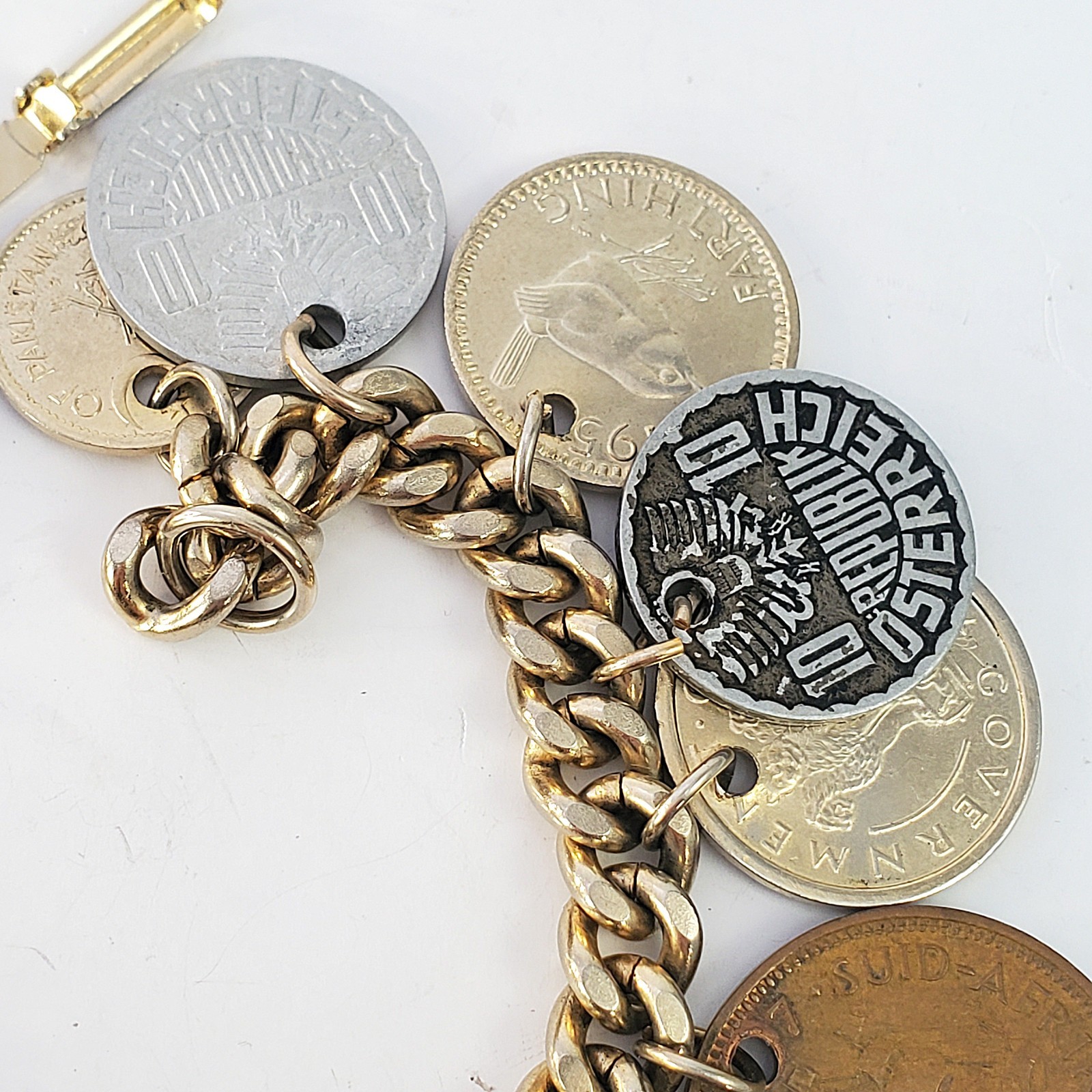 1950s CHARM Bracelet 15 REAL World Coins Gold Tone Vintage 7.25″