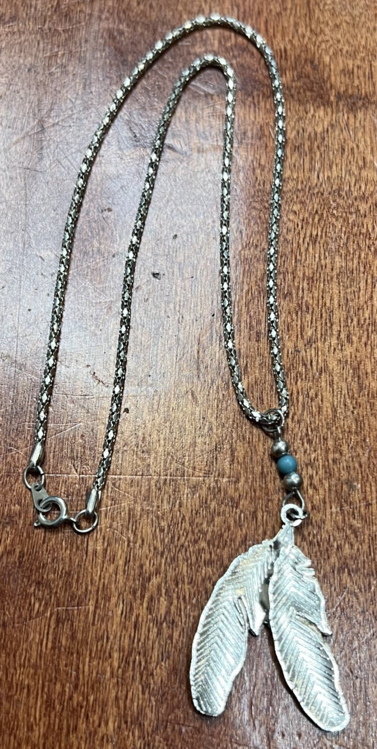 Vtg Southwest Native American Inspired Silver Tone Feather Pendant 18″ Necklace