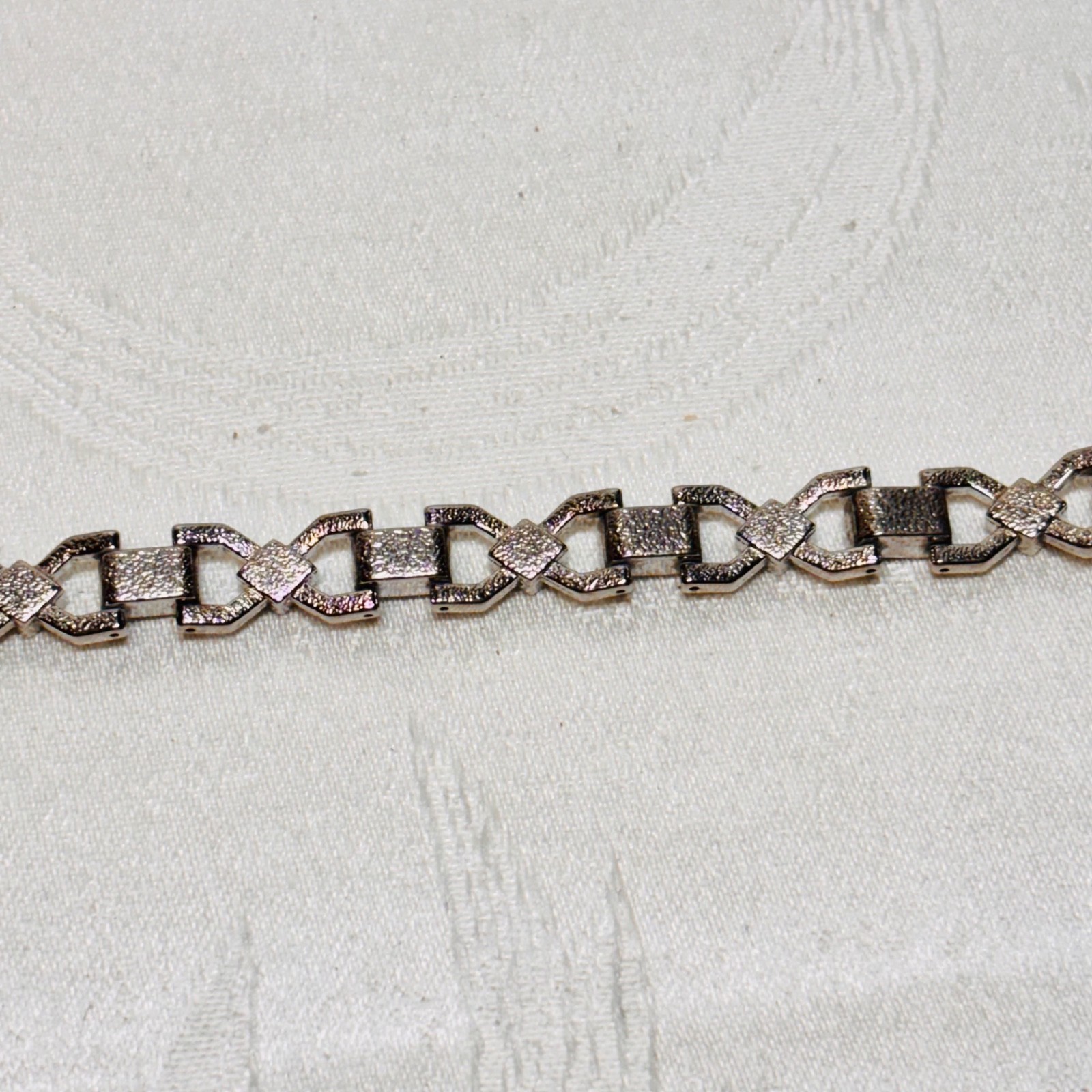 BRACELET black enamel faux gem silvertone metal fold over clasp vintage 6 3/4″ c
