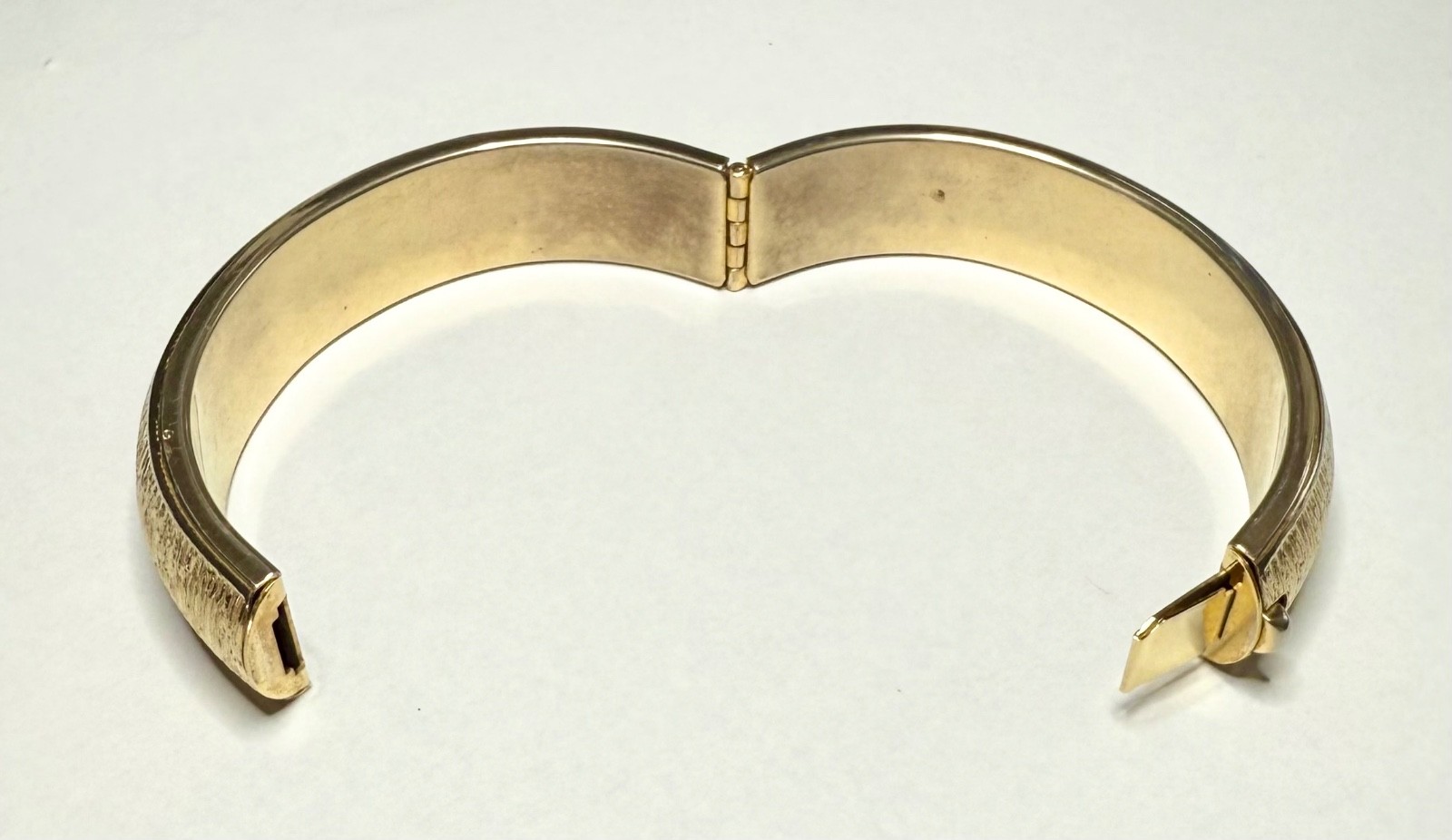 Vintage Gold Textured Oval Cuff Bangle Bracelet Spring Button Closure Hindged