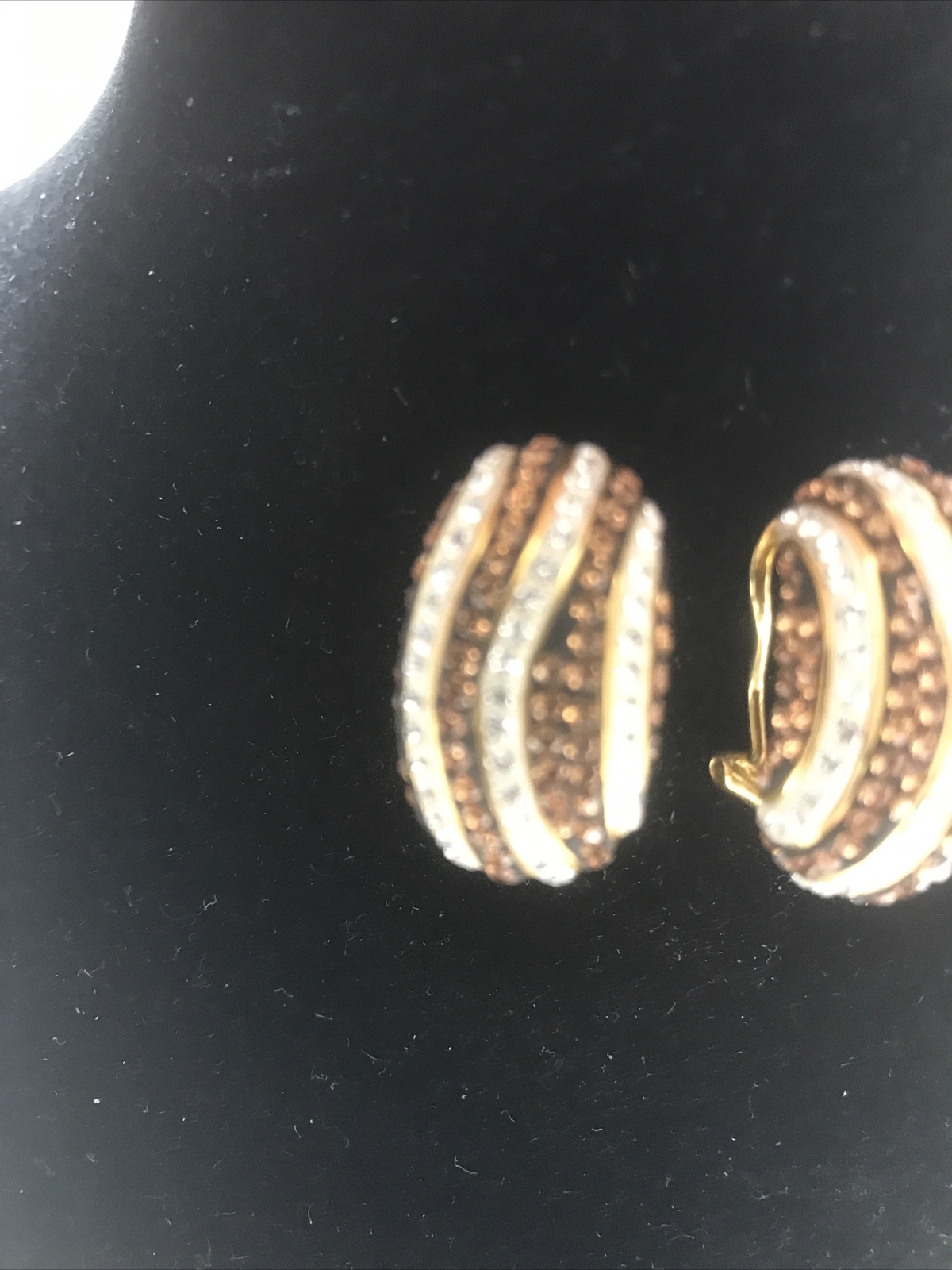Vintage Unbranded White Brown Earrings KG Stunning Beautiful