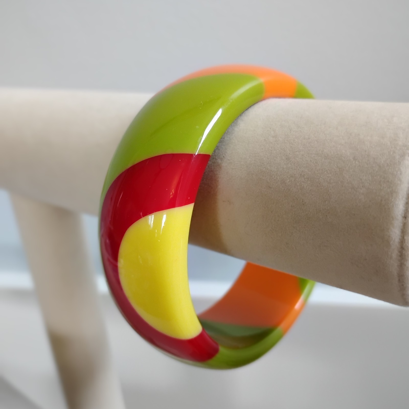 Vintage Abstract Bangle Bracelet Chunky Sz 8 Multicolor Layered Lucite Plastic