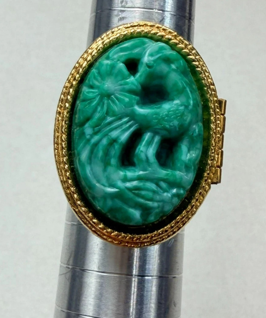Avon Green Faux Jade Carved Oval Poison Locket Ring Gold Tone Adjustable 6-7 Vtg