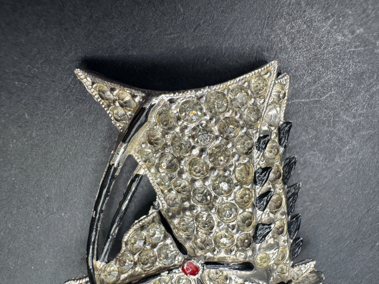 Doulble Horse Heads Equestrian Race Horse Rhinestone & Enamels (Missing Stones)