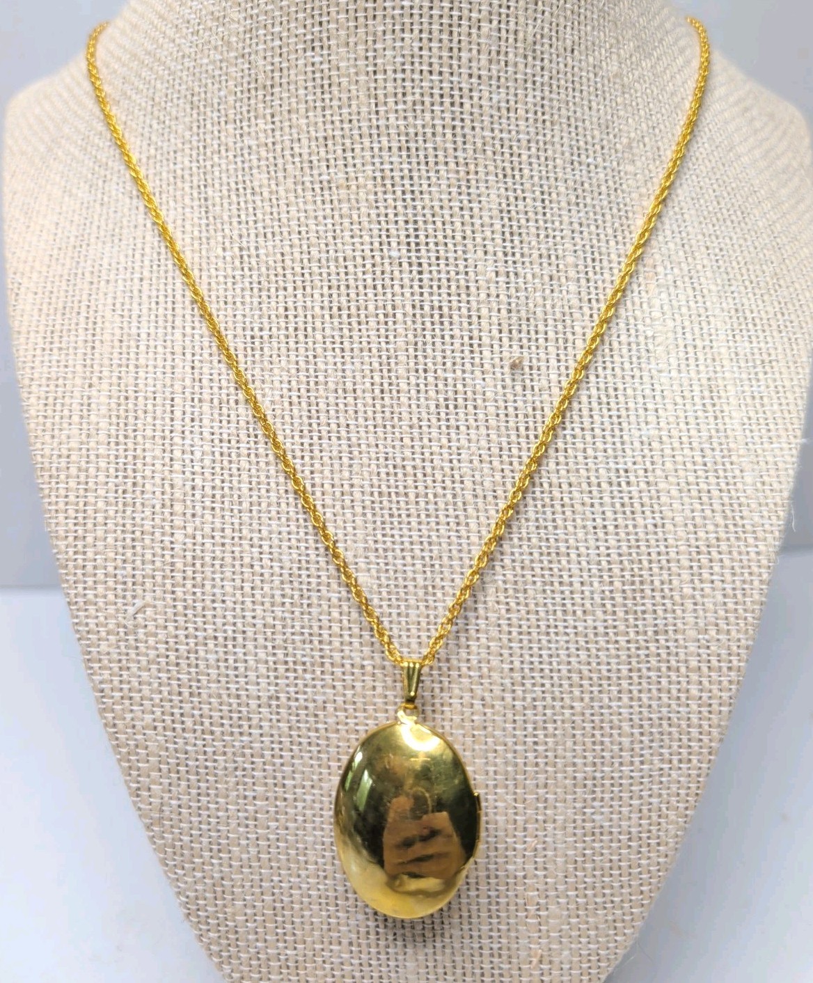 Vintage Pink Rose And Rhinestone Gold Tone Locket Pendant With Gold Tone Chain