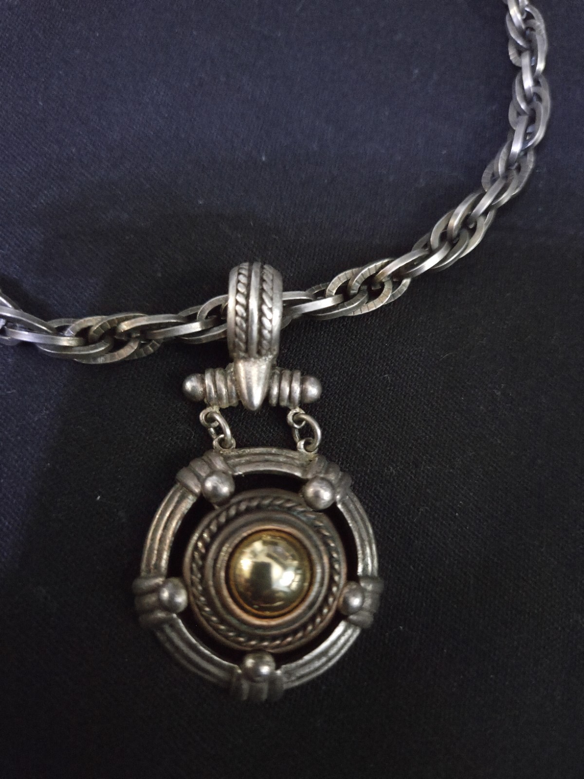 Vtg Silver Tone 20″ Necklace With 2.25″ Pendant