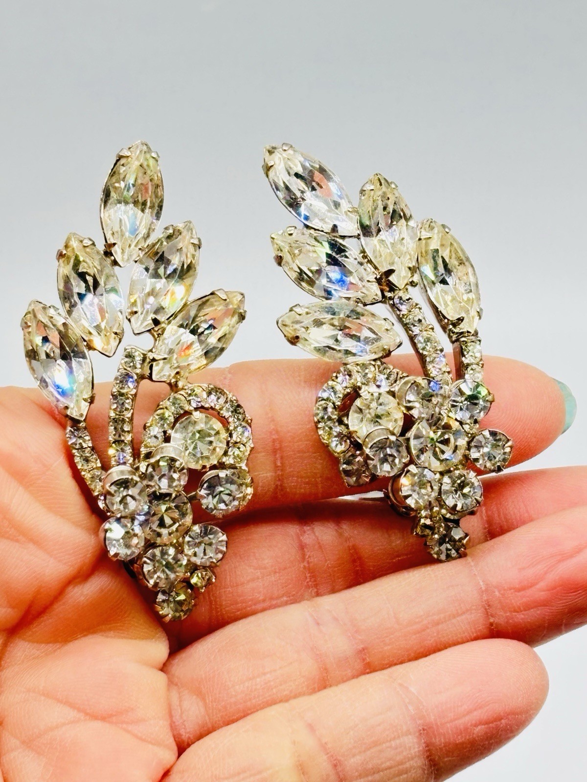 Vtg JULIANA Clear Glass Rhinestone 3D Flower Leaf Clip On Earrings
