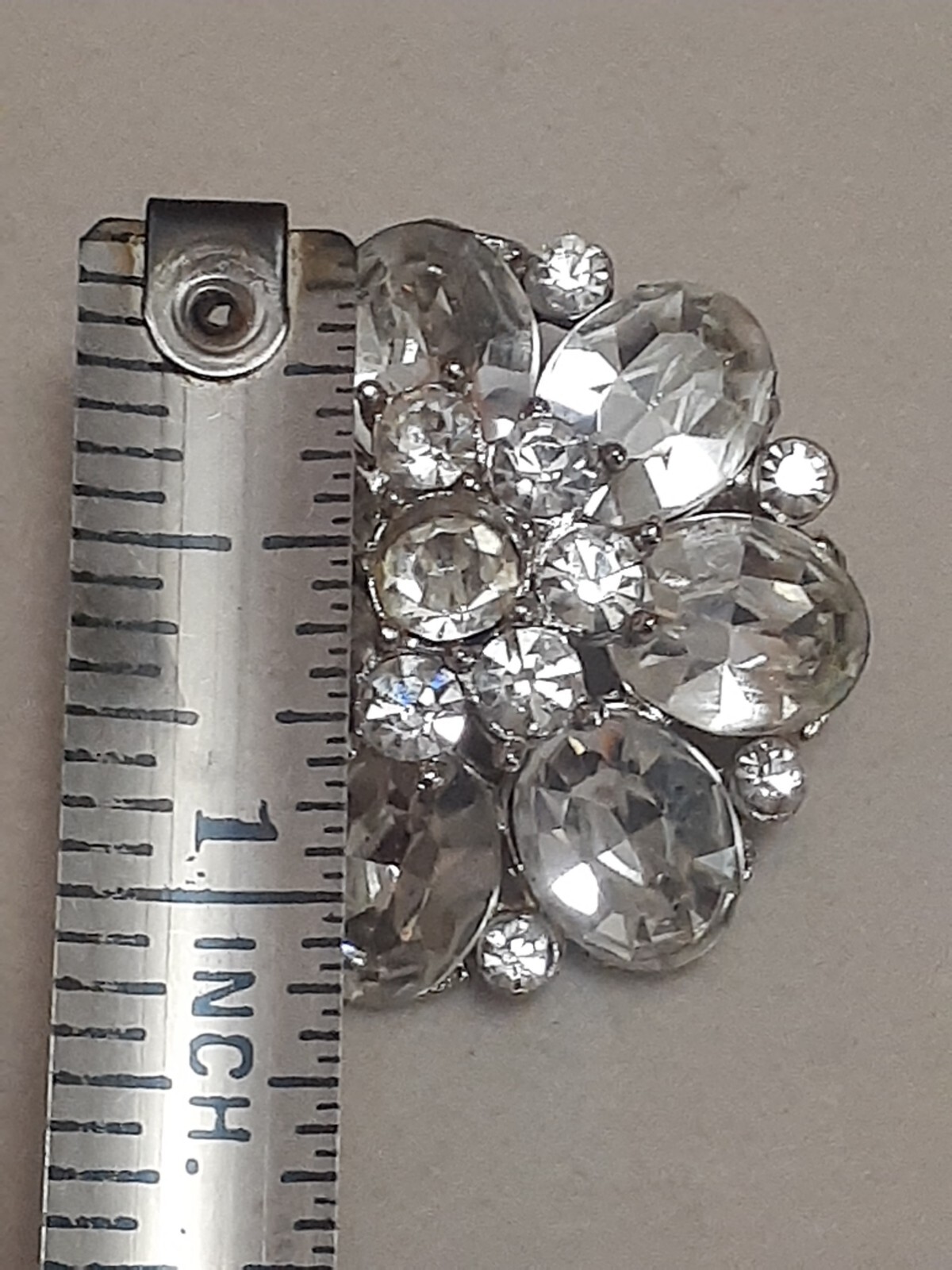 Fauceted foiled back rhinestone cluster round brooch/pin
