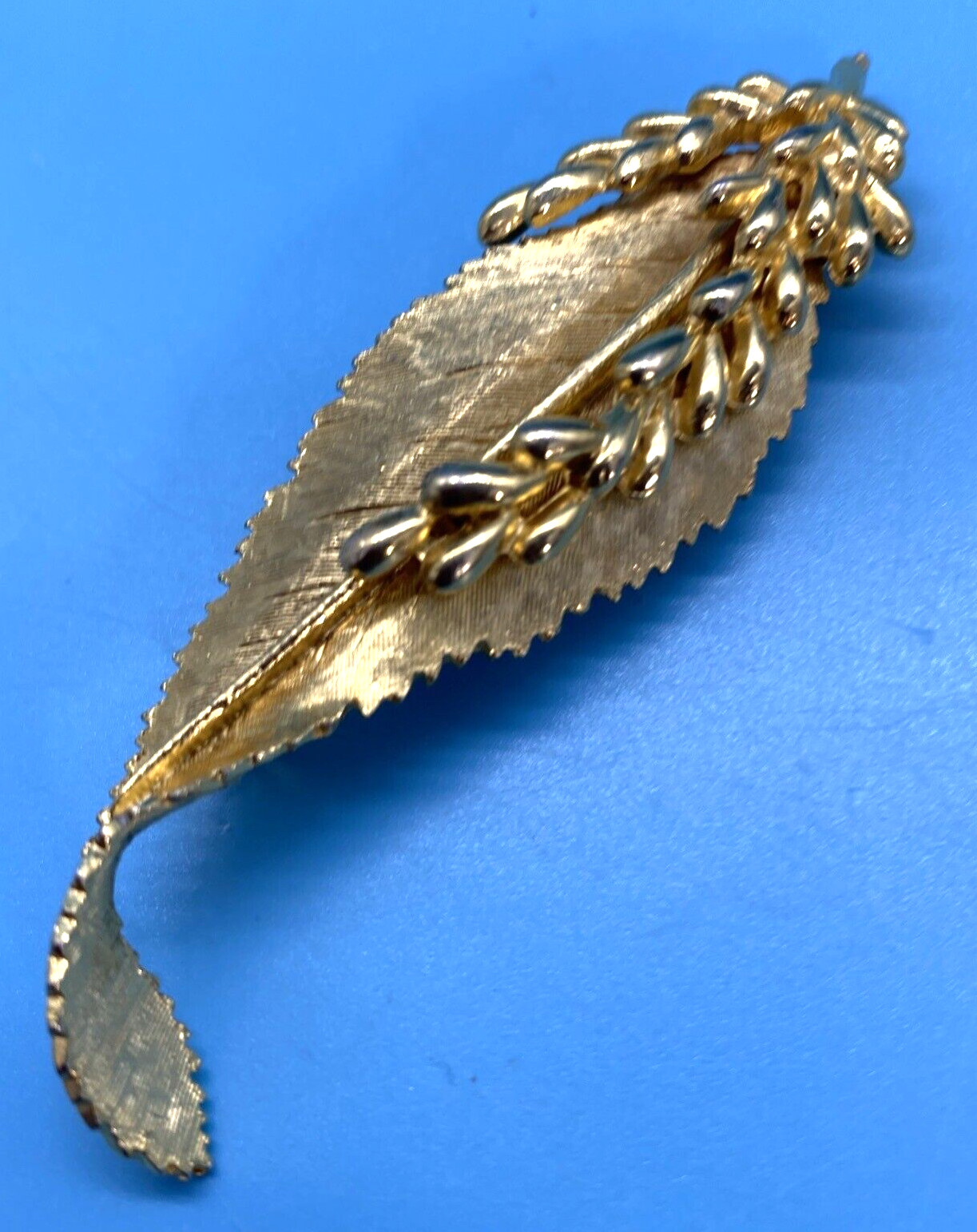 BSK Signed/Leaf Brooch/1950’s-1980’s/Gold-Tone/3.25″ L x 1.25″ W/Vintage
