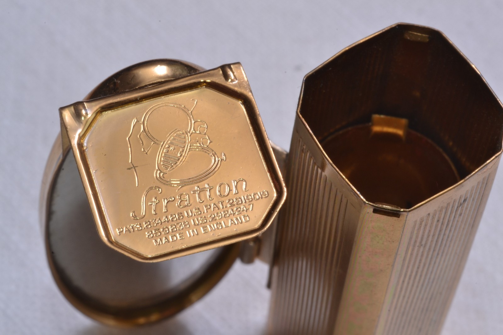 Stratton England Compact Mirror & Lipstick Holder Gold Tone Floral Fiip VTG 60s