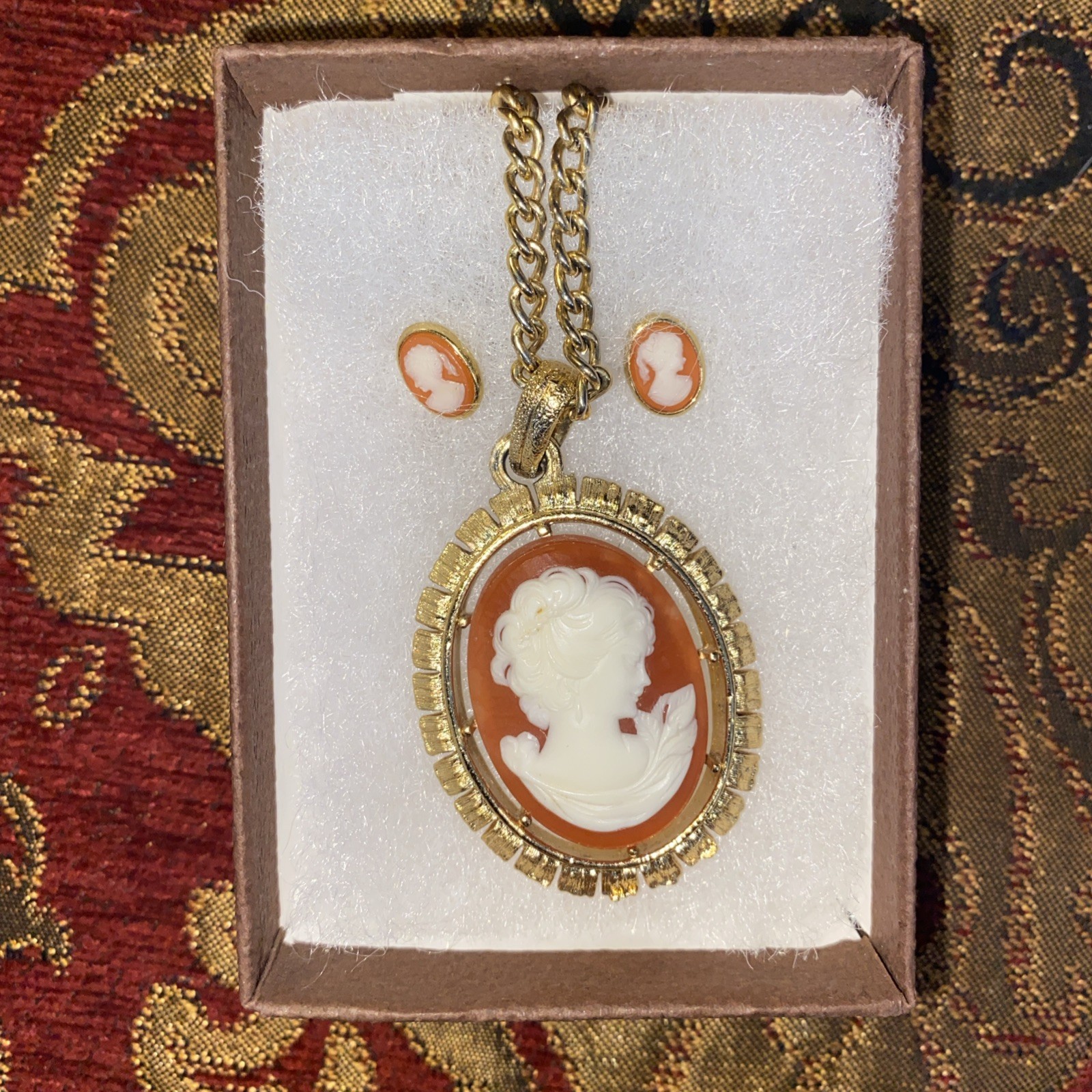 Vintage Orange-Cream Cameo fleur-de-lis Pendant Gold Tone Necklace, And Earrings