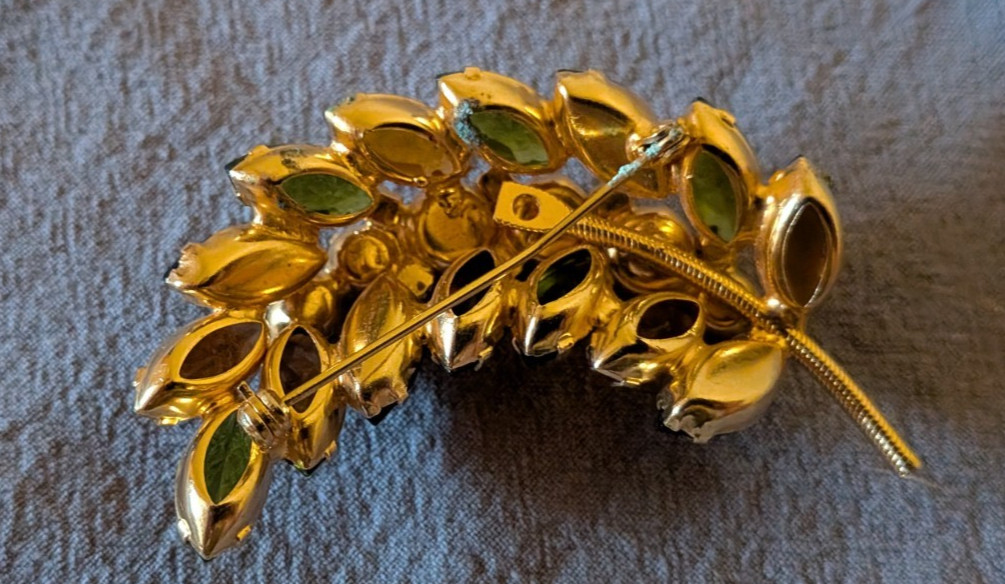 Vintage Unsigned Juliana Rich Fall Colors Rhinestone Leaf Brooch Pin 2.5″