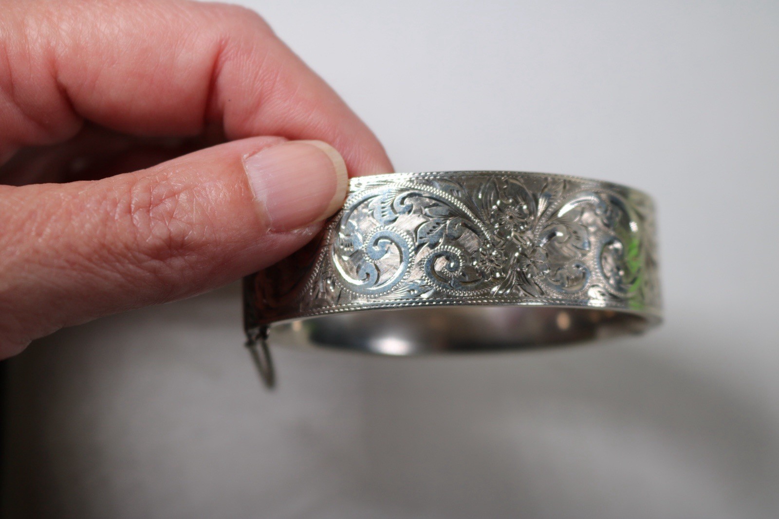 English Sterling Silver Hinged Bangle 1935 Chester England Etched Hallmarked