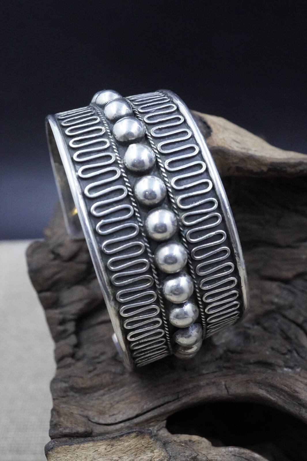 Vintage Bali Indonesia 925 sterling silver Cuff bracelet Fit a 7′-8” Wrist 44g