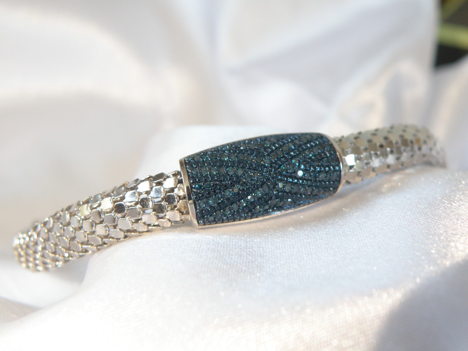 Sterling Silver 925 Natural Irradiated Blue Diamond Mesh Popcorn Bracelet 7″