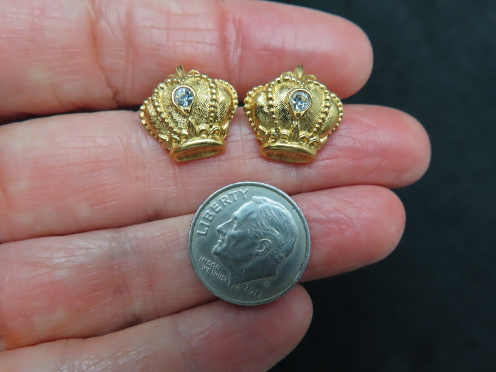 Vintage-AVON 1989 “Regal Crown” Rhinestone Stud Earrings