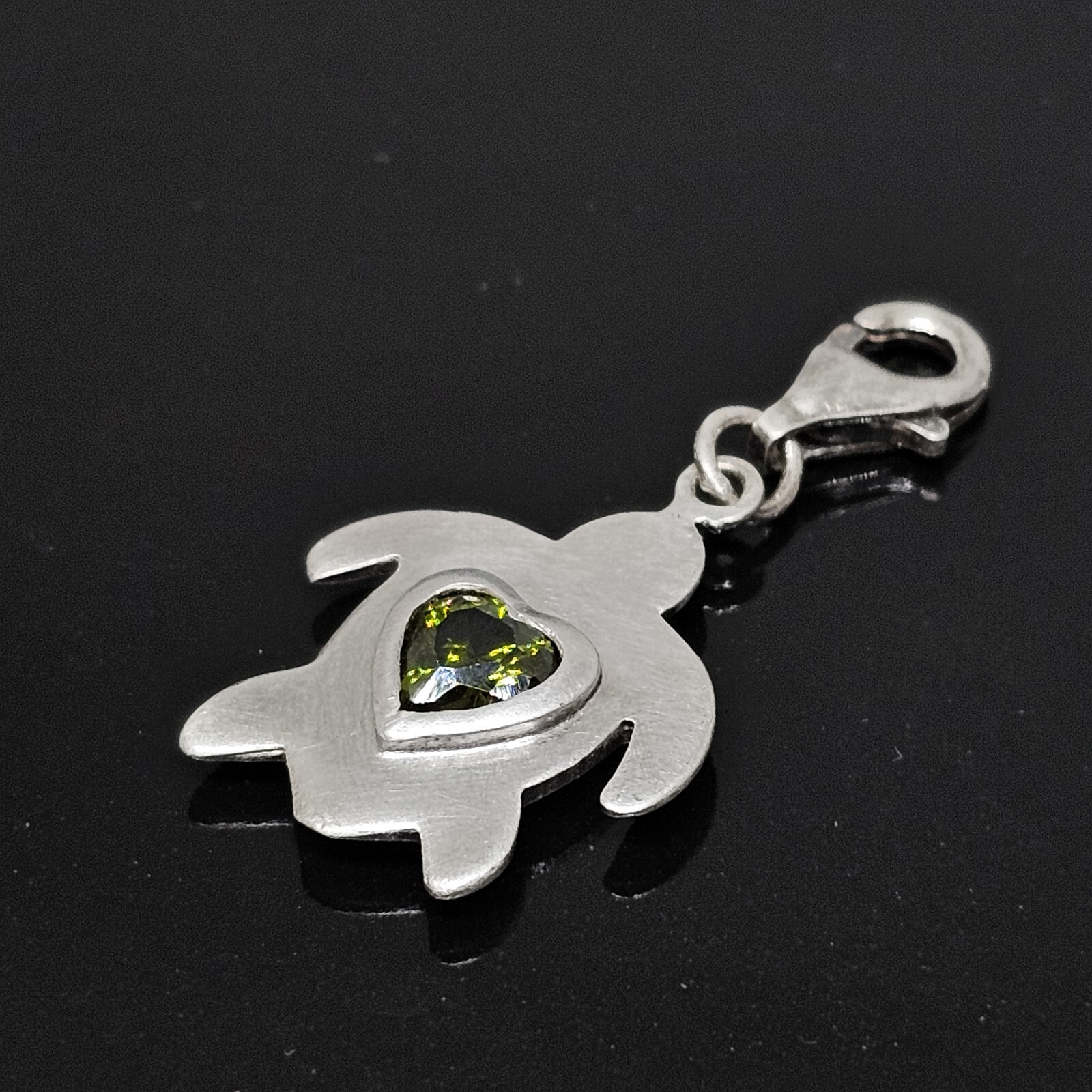 925 Sterling Silver – Peridot Gem Stone Heart Turtle Charm Pendant