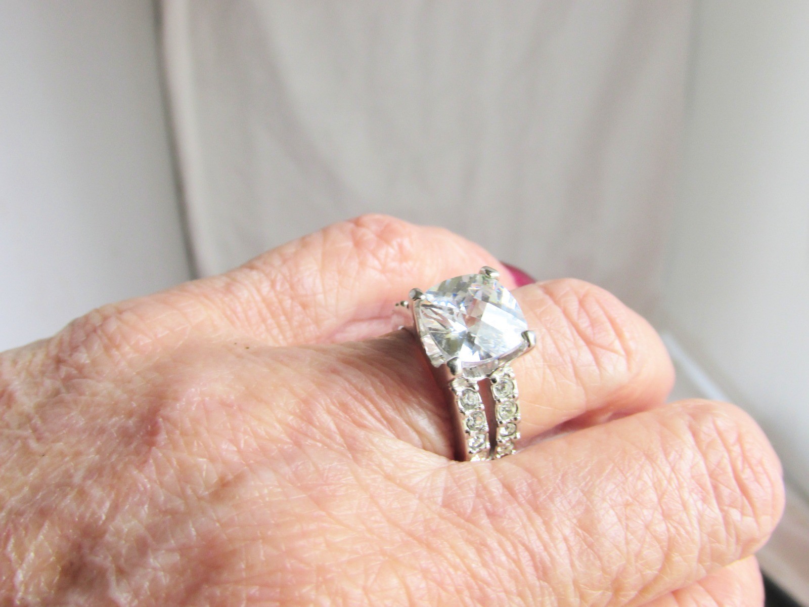 Beautiful Cushion Cut 3ct CZ Ring Split Shoulders Shiny Silver Plate Size 6