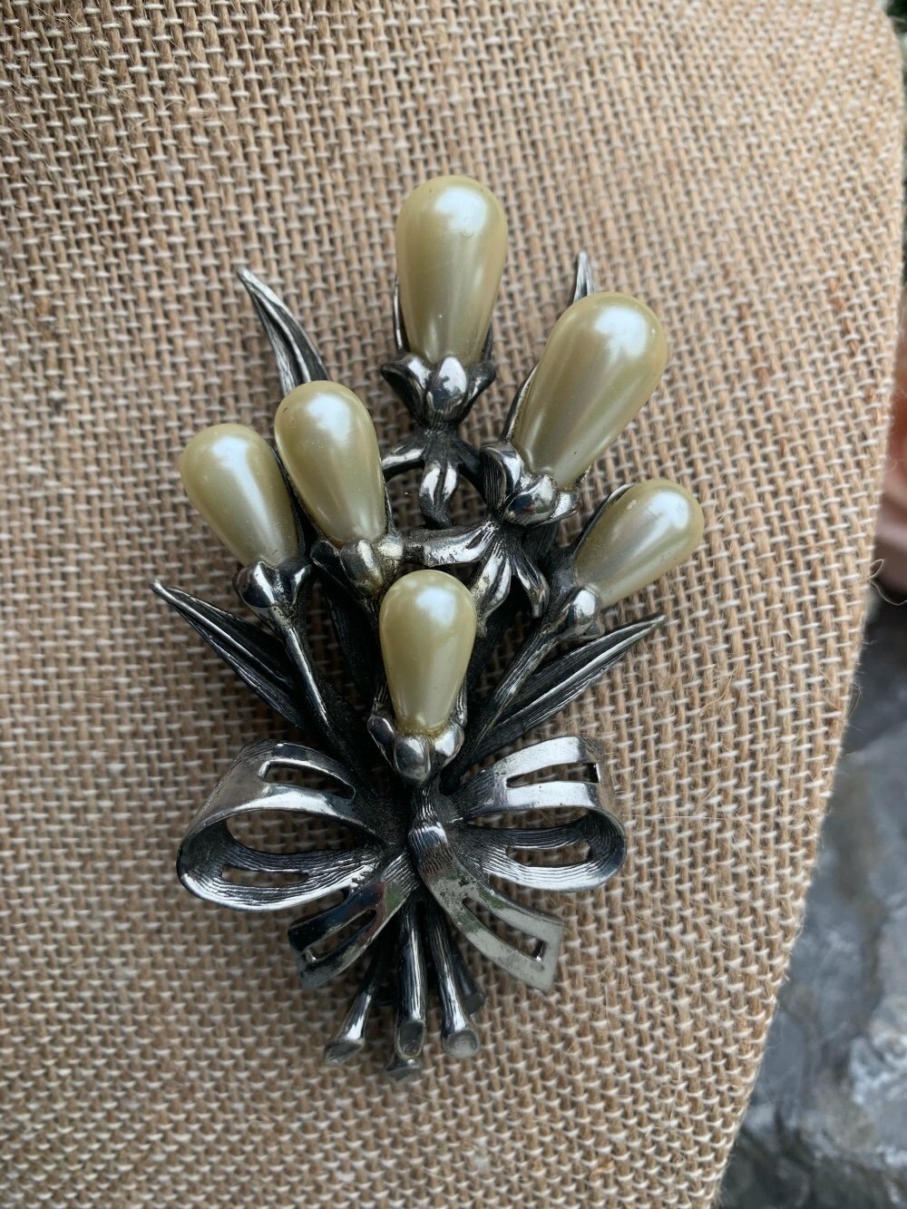 Vintage Signed Ravana Faux Pearl Floral Bouquet Designer MCM Mod Brooch / Pin