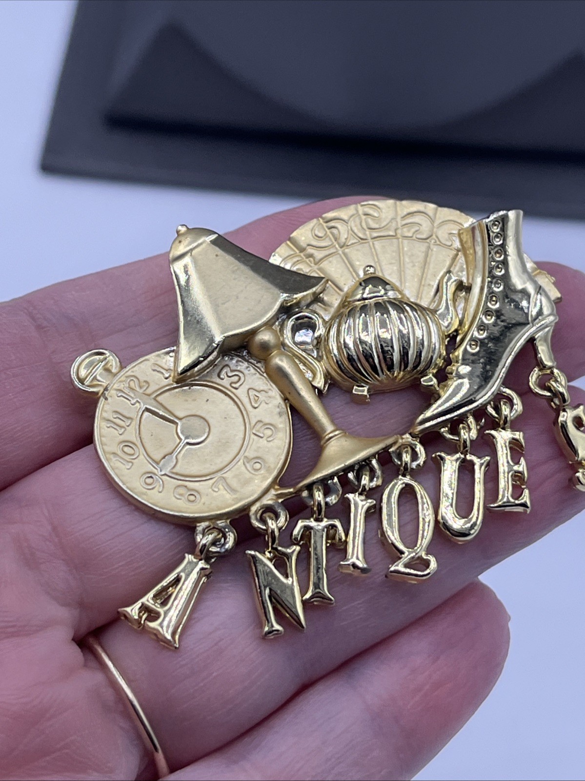 Vtg 1980’s Gold Tone “Antiques” BROOCH AJC (American Jewelry Chain CO) signed