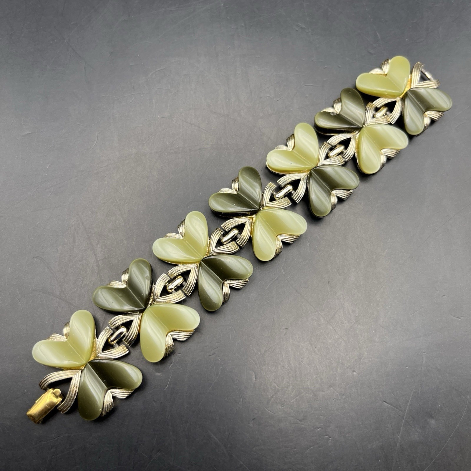 Vintage Coro Thermoset Bracelet Chunky Green Gold Tone Heart Mid Century 7.25 In