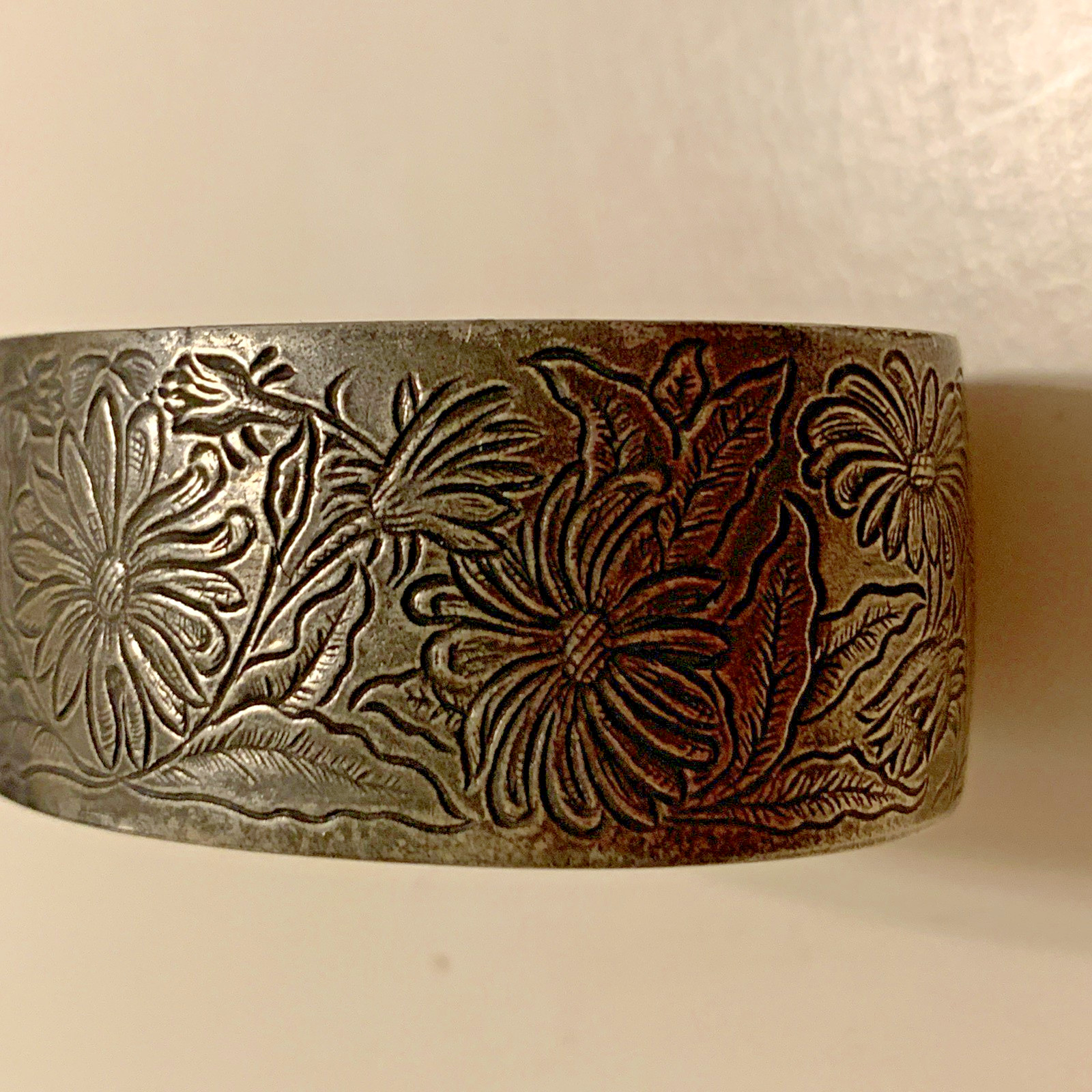 SALISBURY PEWTER APRIL FLOWER ETCHED CUFF BRACELET