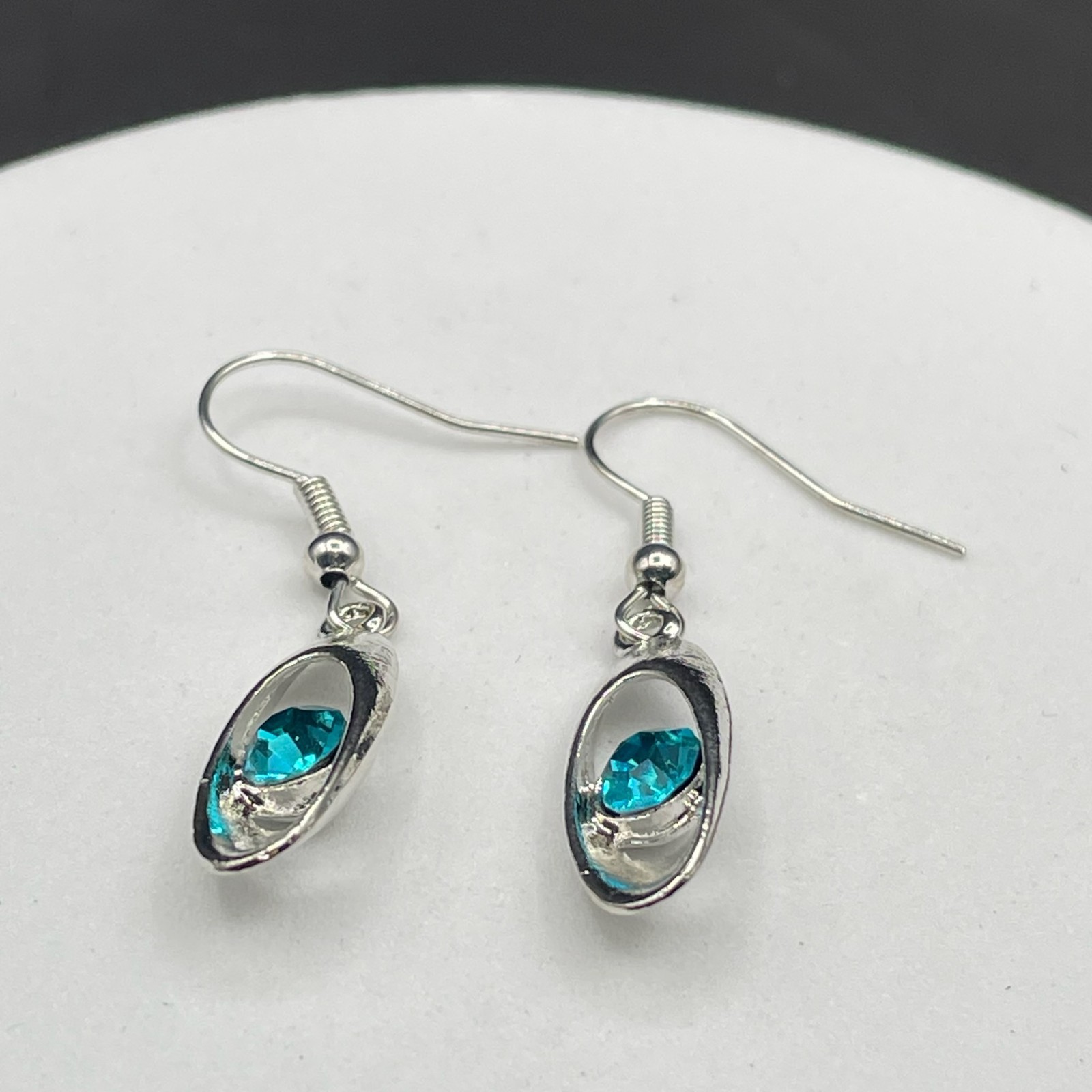 Vintage Oval Blue Glass Topaz Gemstone Silver-Tone Aluminium Hook Earrings