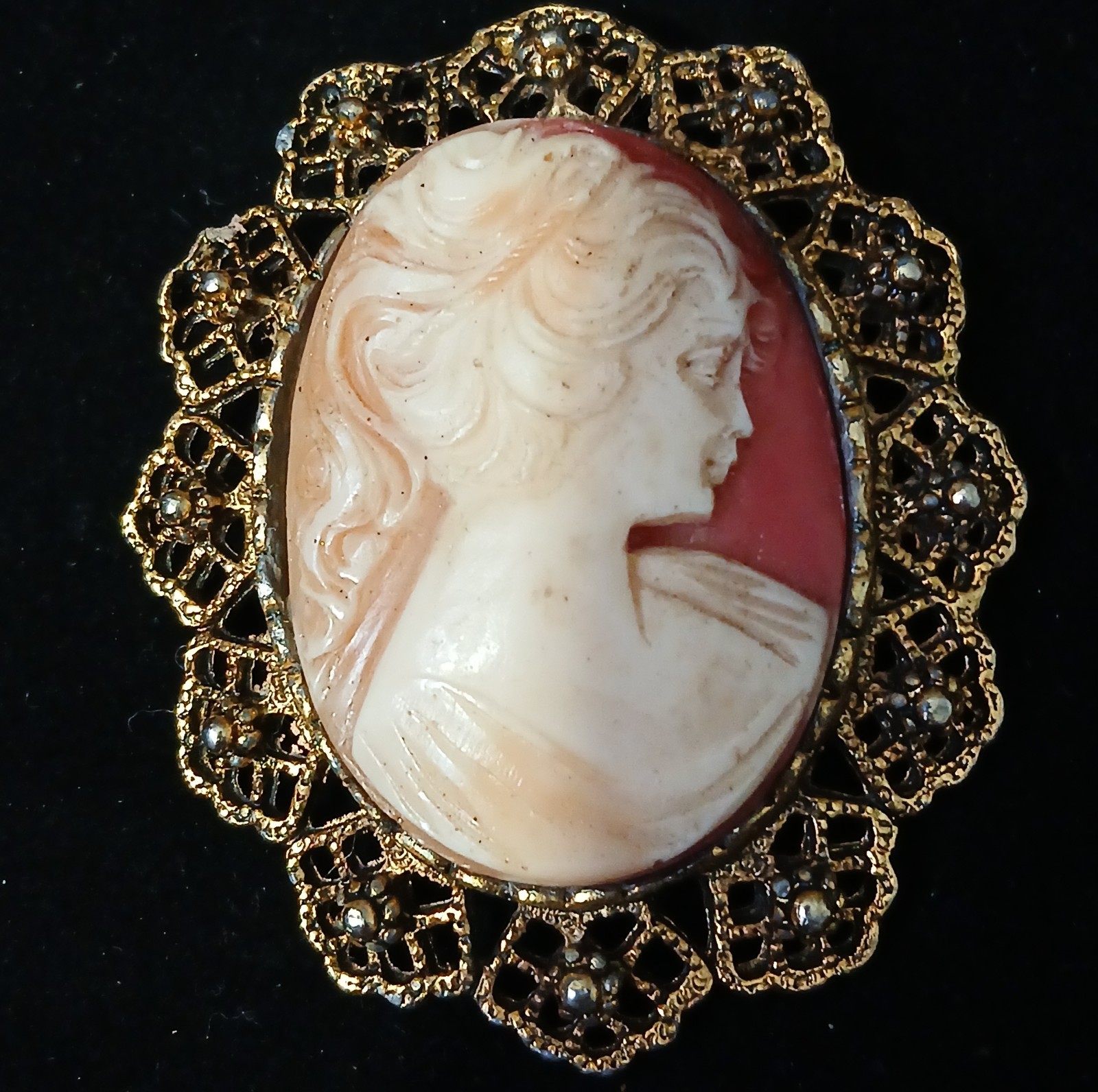 Vtg Cameo Brooch Pin Pendant Ornate Filigree Marcasite Gold Tone Shell 2.25″